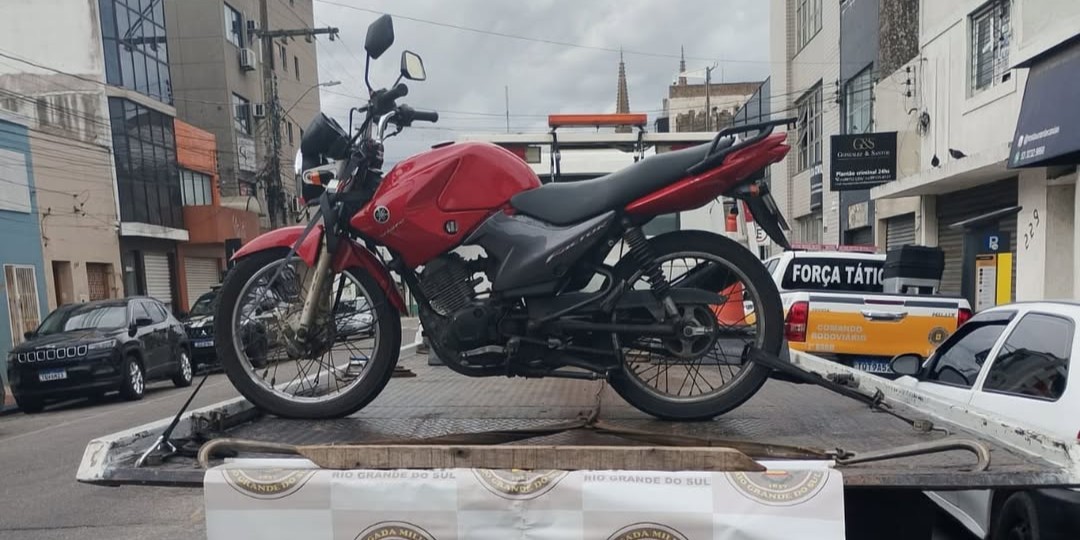 Mulher é presa em Rio Grande por adulterar placa de motocicleta
