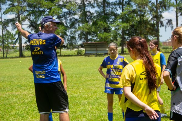 Lobas divulgam lista de aprovadas na seletiva para temporada