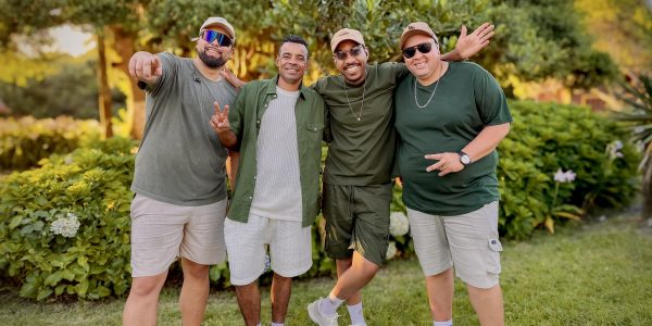 Muamba dá início ao Carnaval da comunidade do Areal