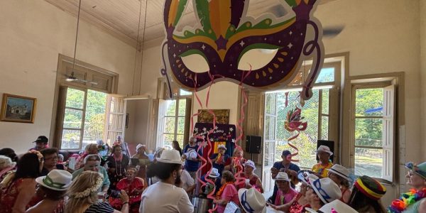 Carnamatu leva música e memória afetiva aos residentes do Asilo de Mendigos