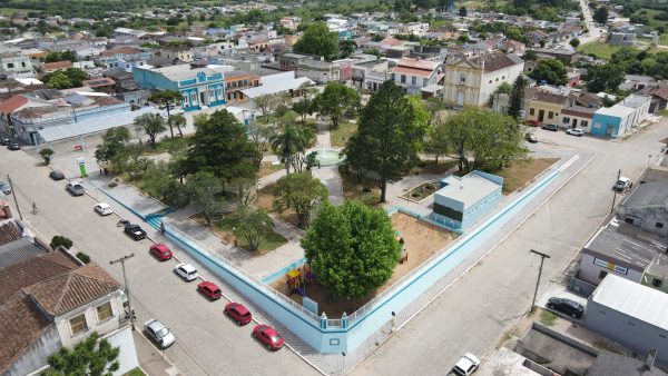 Menino de 6 anos morre após passar mal em praça de Herval