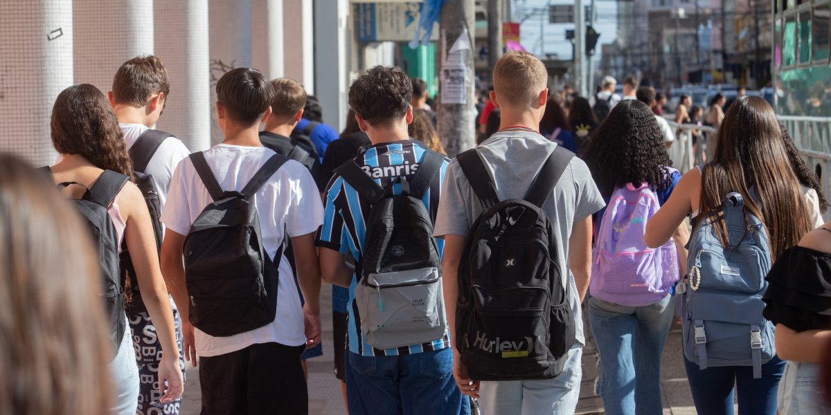 Volta às aulas mobiliza estudantes, famílias e professores na região