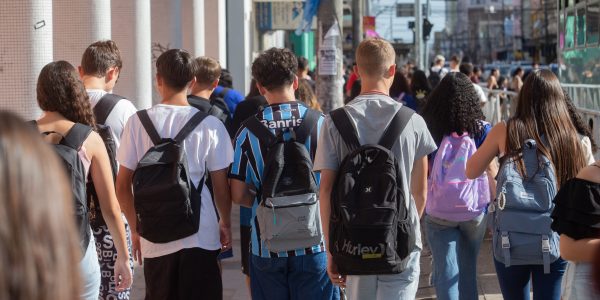 Volta às aulas mobiliza estudantes, famílias e professores na região