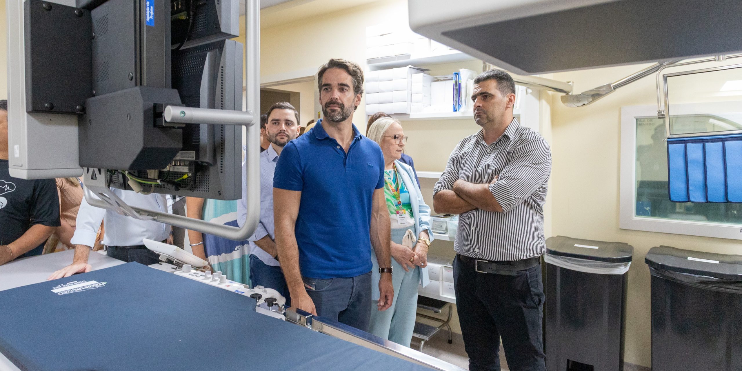 Eduardo Leite entrega equipamentos para o Hospital Universitário São Francisco de Paula