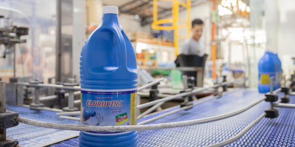 Sinônimo de água sanitária, Clorofina é fabricada no bairro Fátima há mais de 60 anos