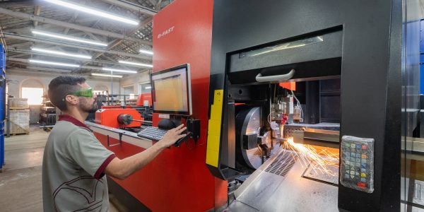 Fiergs comemora queda de tarifas, mas prega cautela