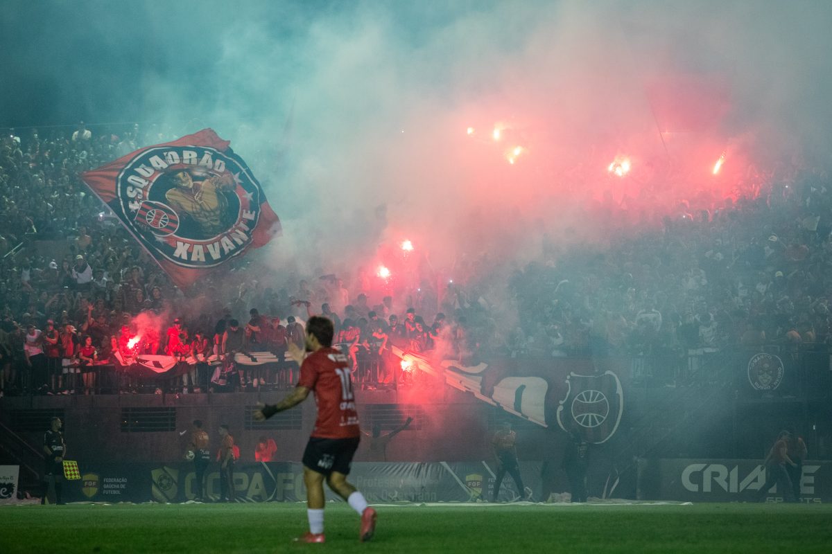 Tribunal mantém multa e Brasil não perde mando de campo