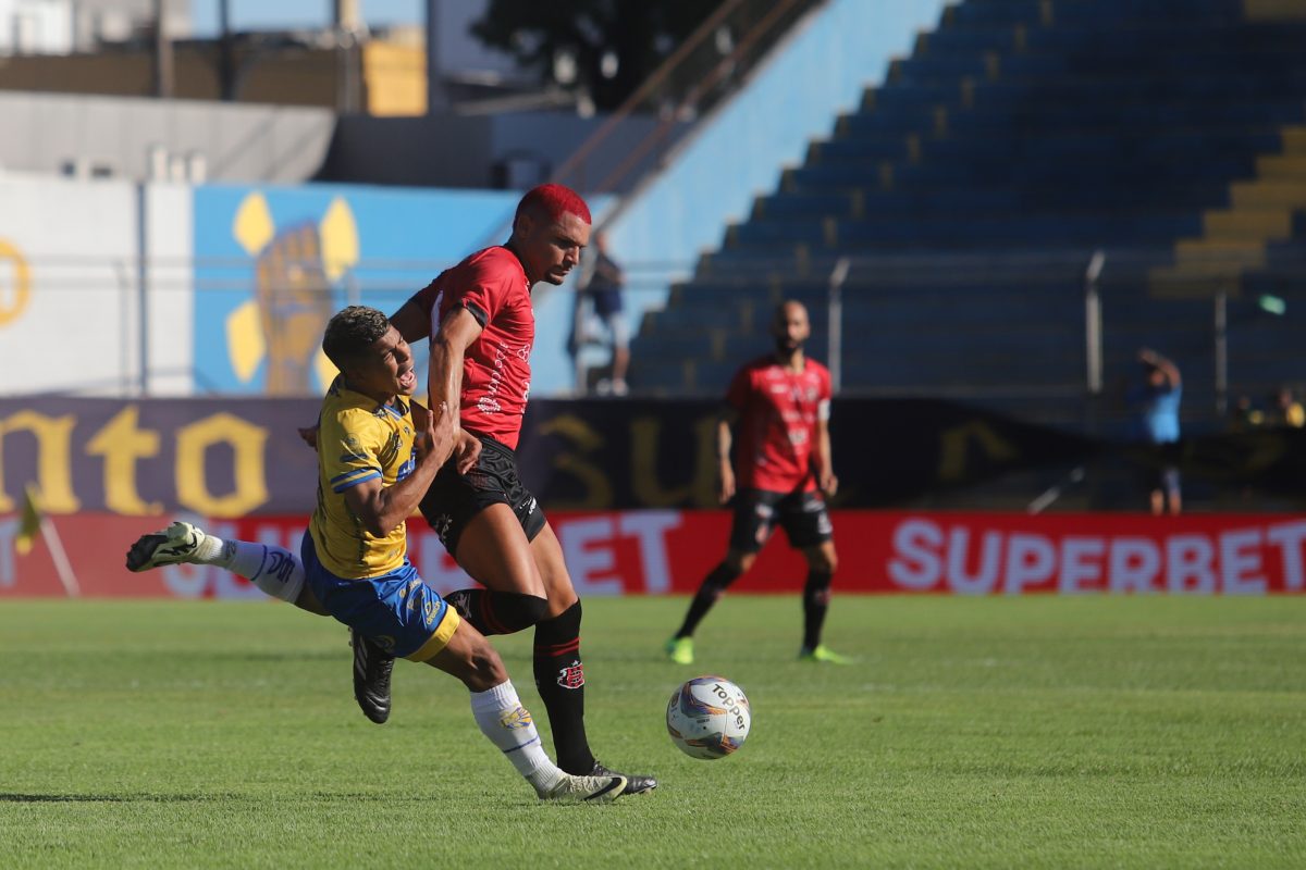 Com contrato, Rael retorna de empréstimo ao Brasil e estará na apresentação