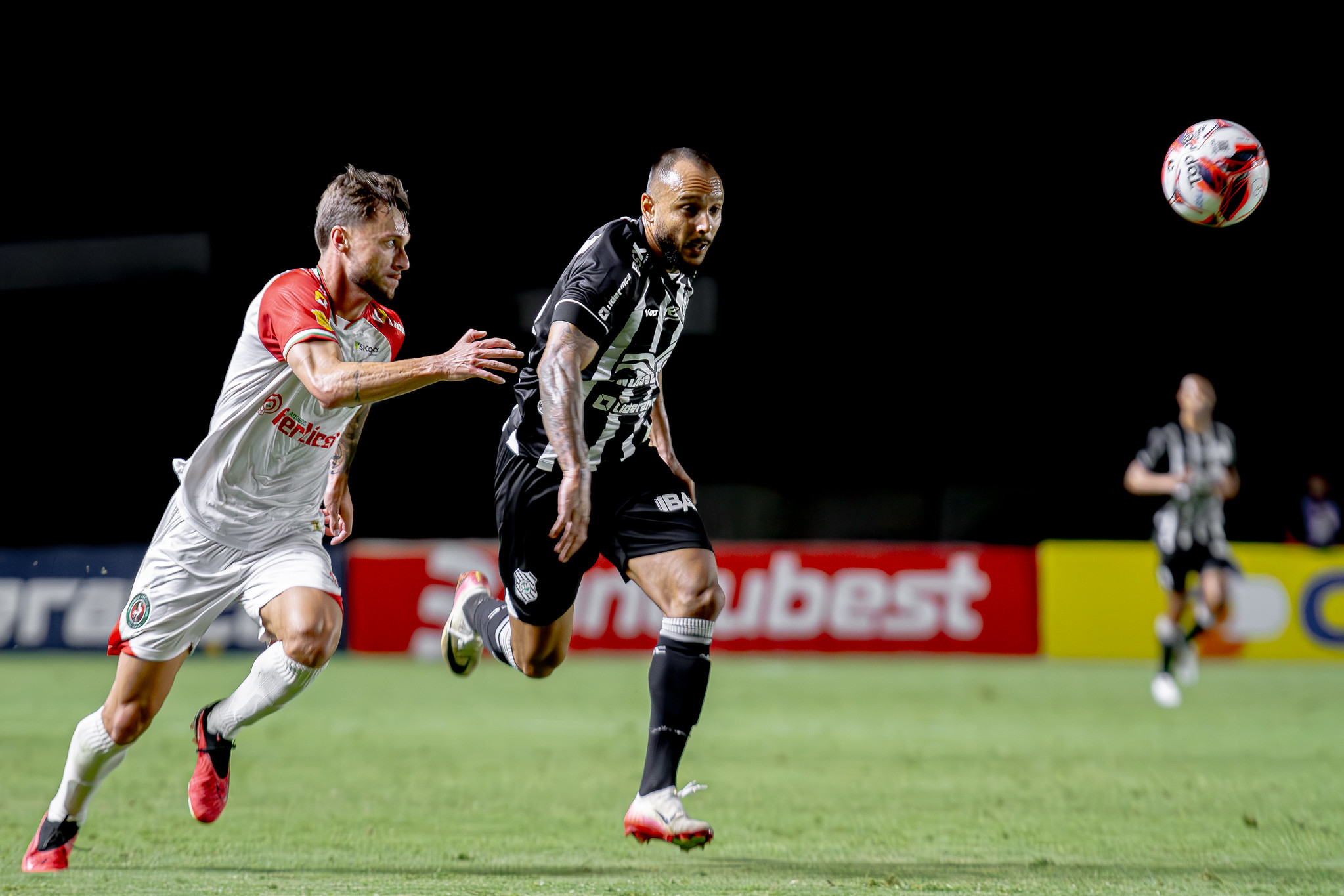 Brasil negocia com lateral-esquerdo que pertence ao Criciúma