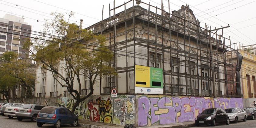 Contrato previa para março de 2011 o início das obras de restauro do Casarão 8