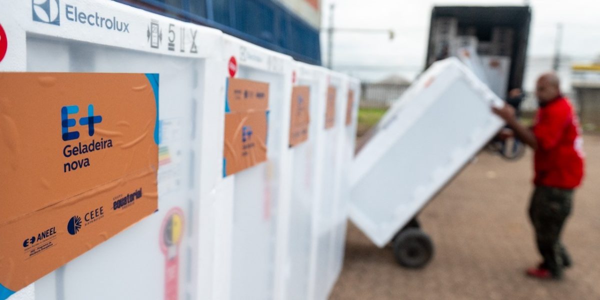 CEEE faz mutirão de serviços e sorteios em Pelotas e Rio Grande