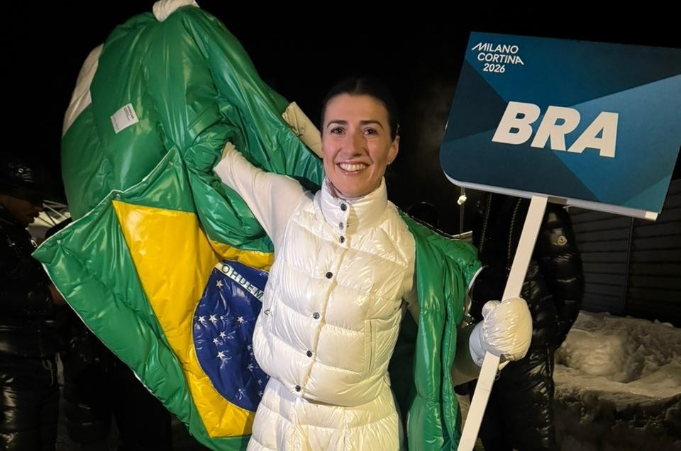 Nicole Silveira é porta-bandeira do Brasil na abertura dos Jogos de Inverno