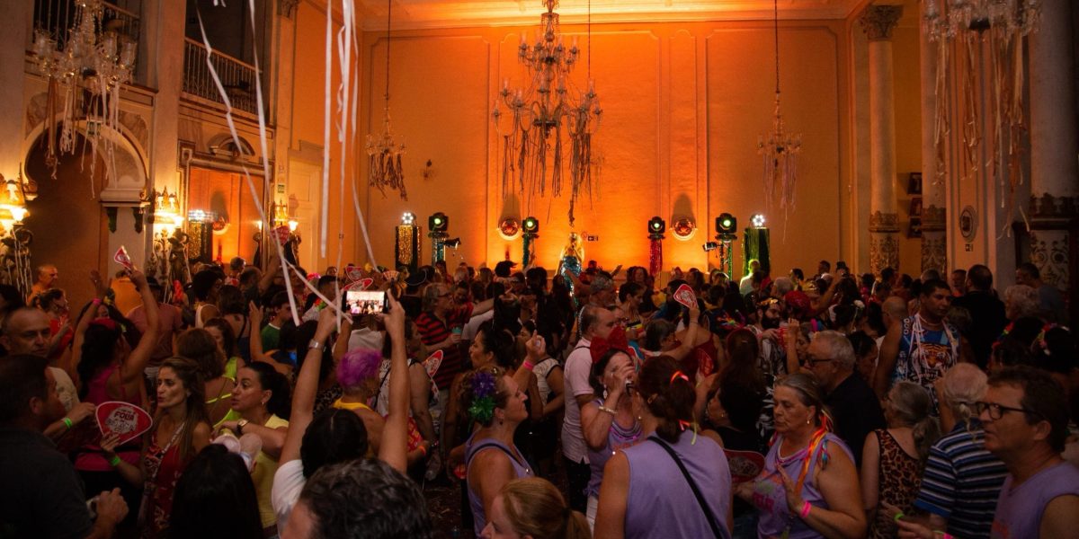 Carnaval nos clubes movimenta Pelotas com tradição e memória