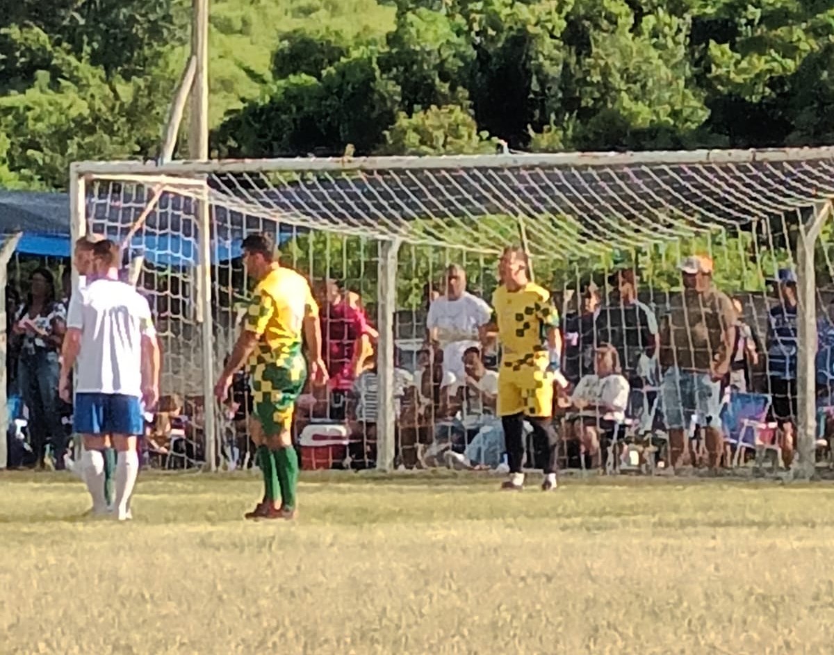 Michaela se sobressai na abertura das semifinais da ACE