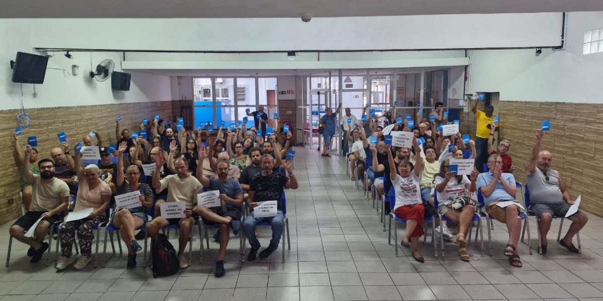 Servidores da UFPel aprovam indicativo de greve