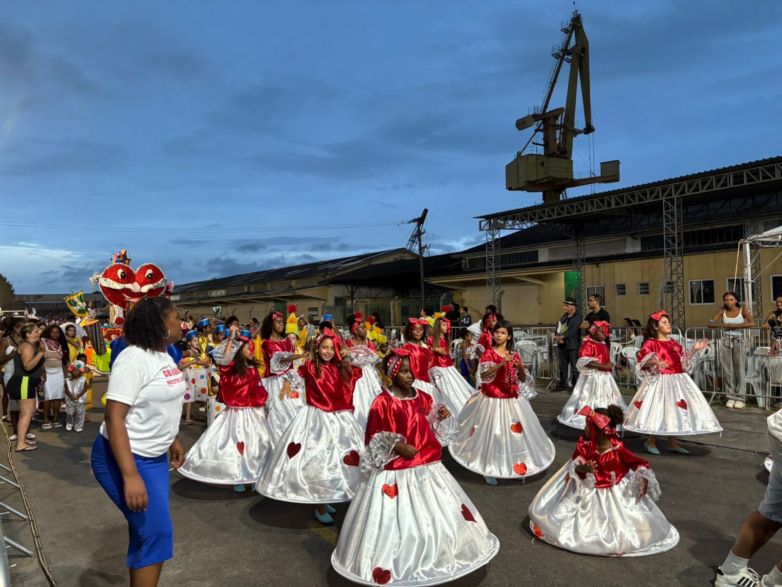 Desfiles das escolas mirins abrem o segundo dia de Carnaval na Passarela do Samba