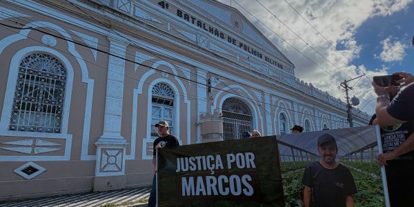 Brigada Militar prende dois homens após roubo a comércio