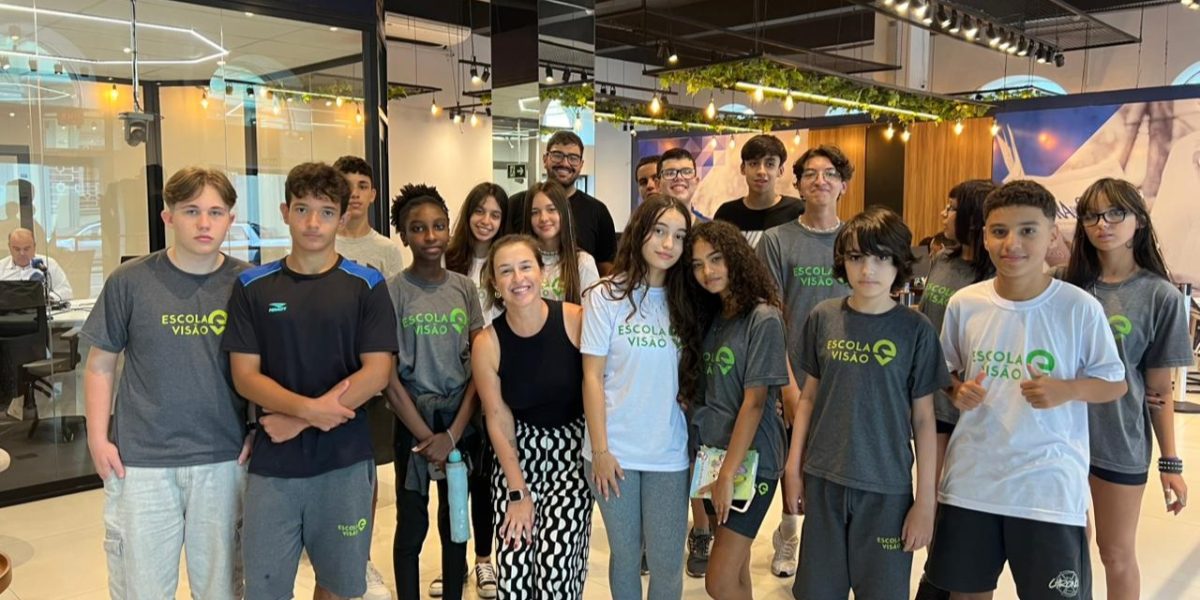 Nono ano da Escola Visão visita A Hora do Sul e analisa cobertura de feminicídios