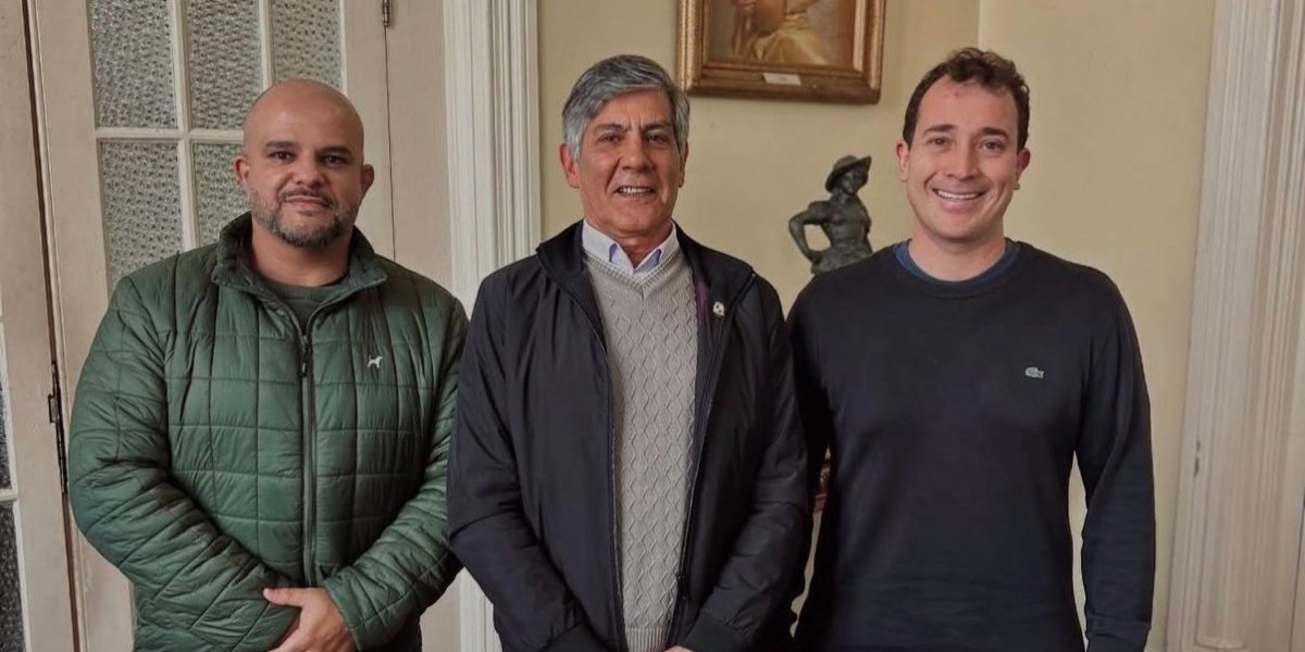 Marroni empossa Paulo Lobo na Secretaria de Esporte e troca consolida rompimento com o PSB