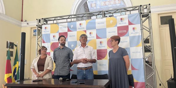 Marroni anuncia reajuste de 5,4% ao magistério e pacote de contratações emergenciais