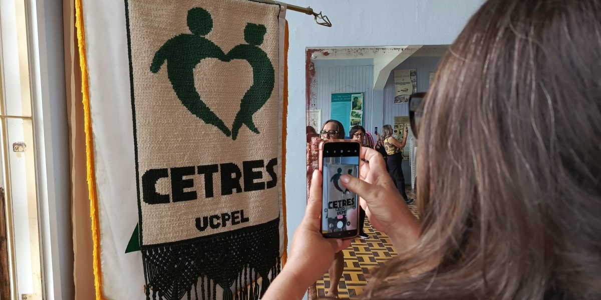 Oficina de fotografia com celular fortalece protagonismo de idosas no Cetres