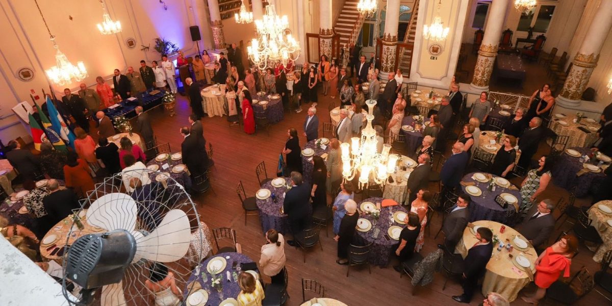 Caixeiral homenageia 25 lideranças femininas com o troféu Mulheres que Inspiram