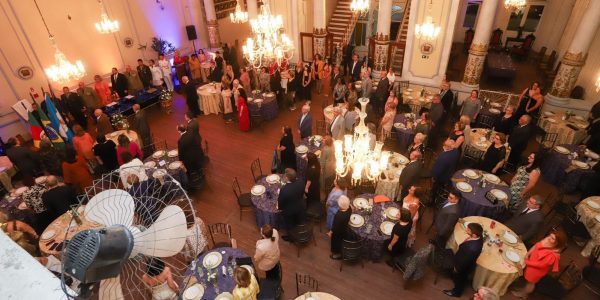 Caixeiral homenageia 25 lideranças femininas com o troféu Mulheres que Inspiram