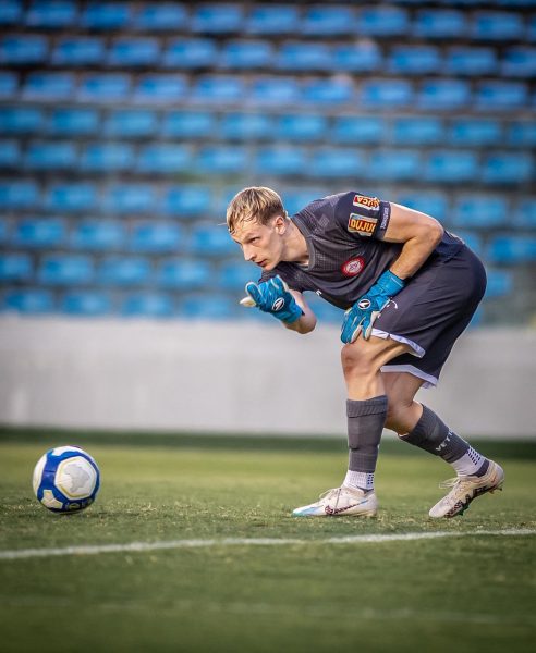 Brasil anuncia goleiro com passagem pela base do clube