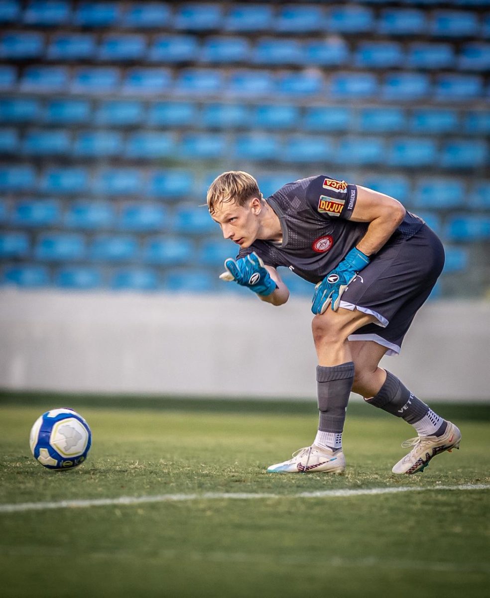 Brasil anuncia goleiro com passagem pela base do clube
