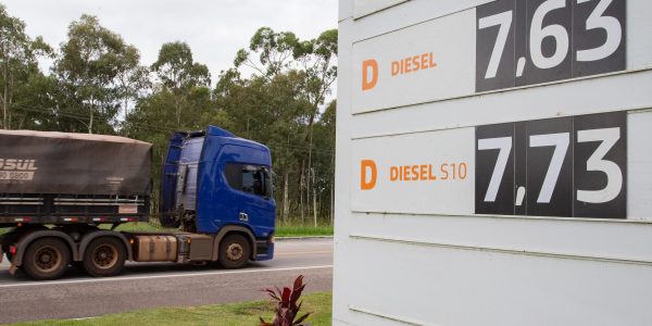 Alta do diesel trava transporte e pode levar à greve