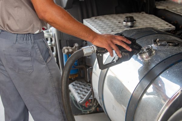 Governo zera impostos sobre diesel e prevê redução de R$ 0,64 por litro