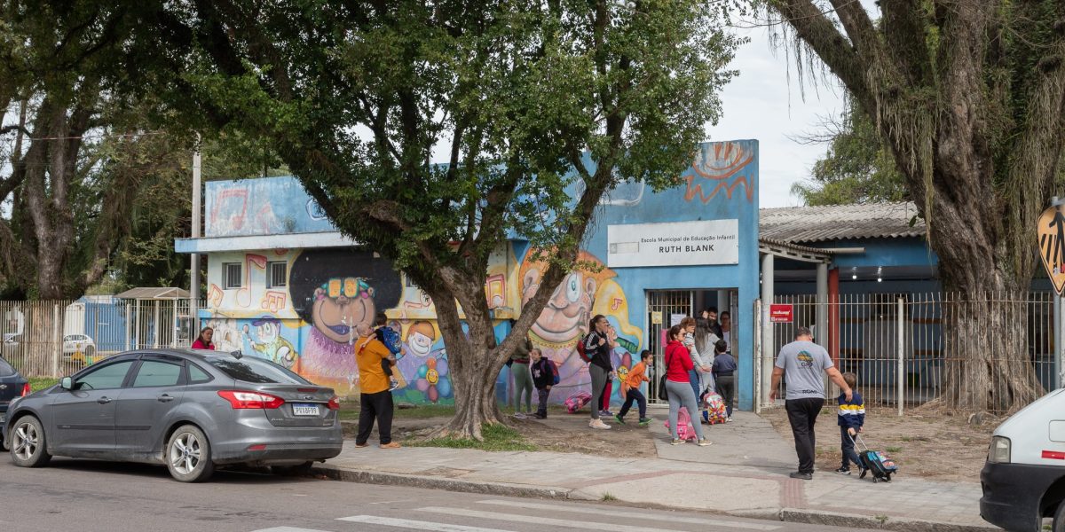 Prefeitura aumenta carga horária para suprir falta de profissionais nas escolas