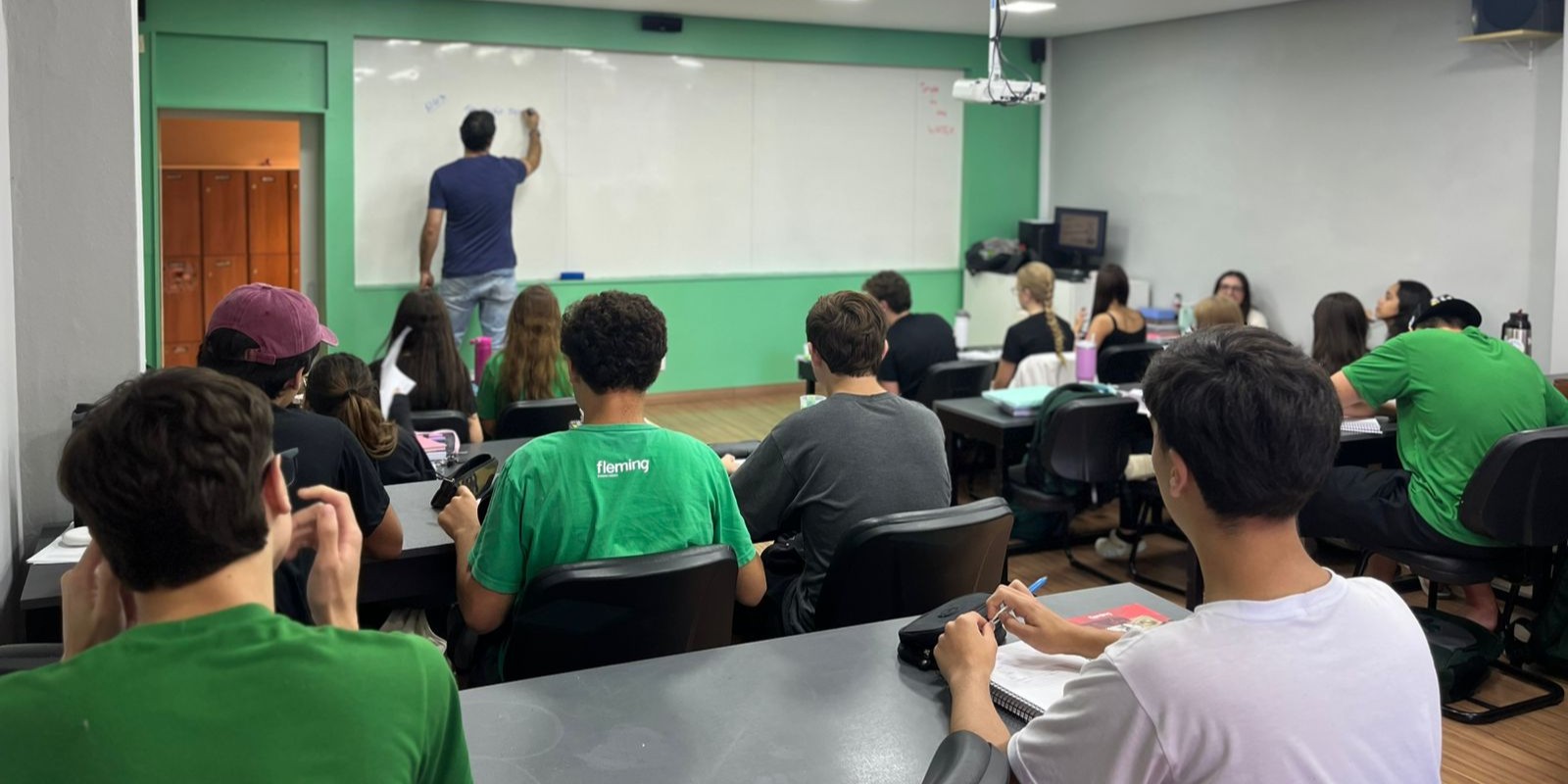 A paixão por educar do professor Veiga prossegue há quase 60 anos