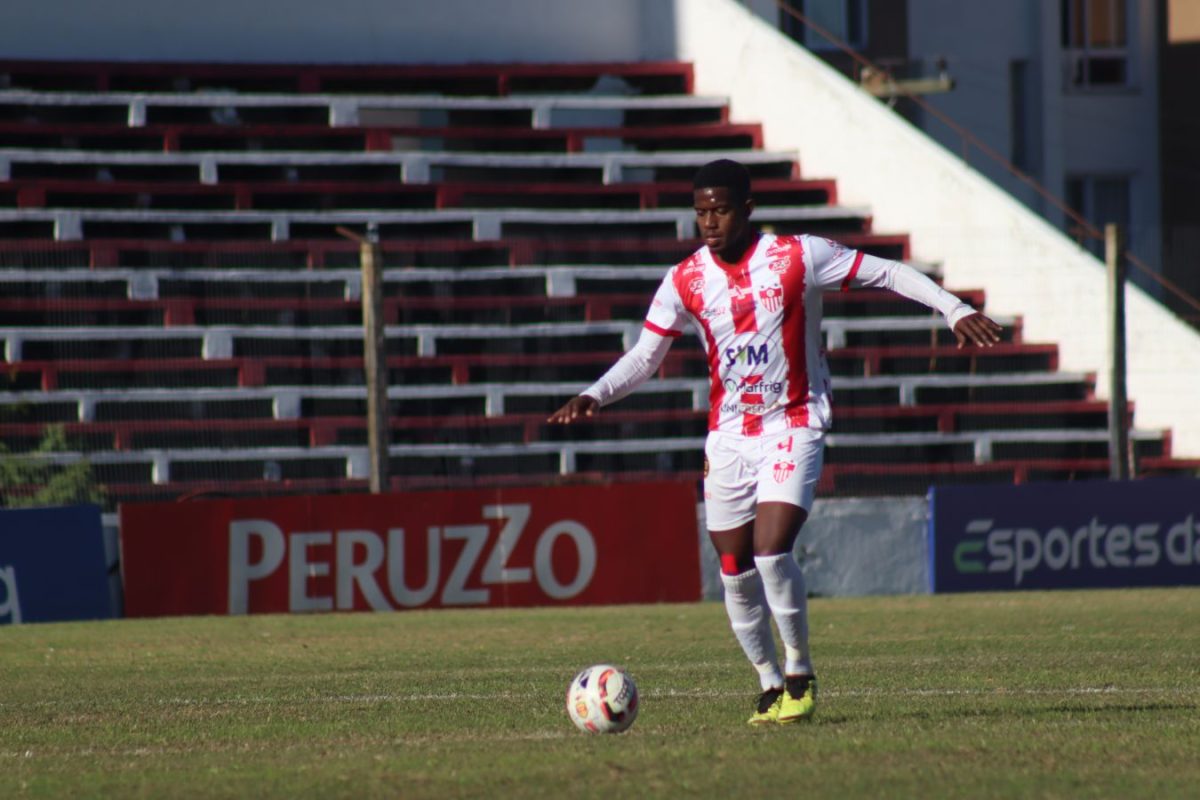 Brasil encaminha acerto com o zagueiro Saulo