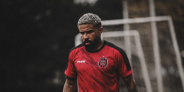 Após envolvimento em briga, DG não é mais jogador do Brasil