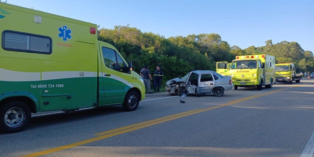 Colisão frontal deixa motorista em estado grave na BR-116