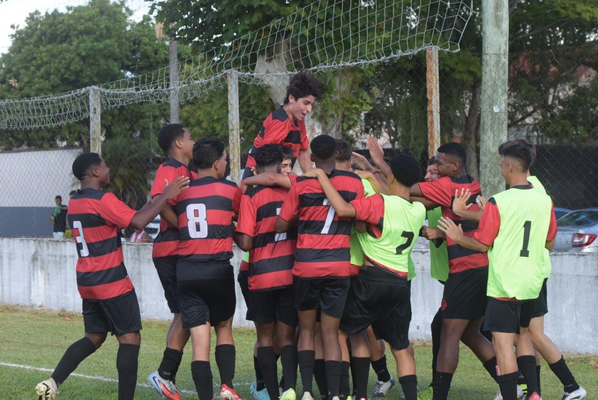 Progresso estreia com vitória