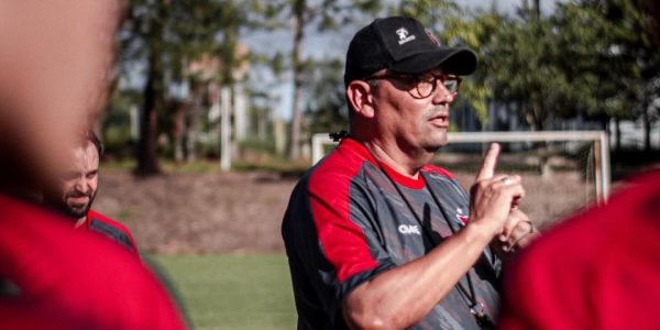 Brasil enfrenta o Sindicato dos Atletas em jogo-treino