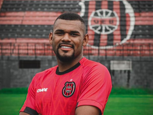 Brasil acerta com o volante Venicio