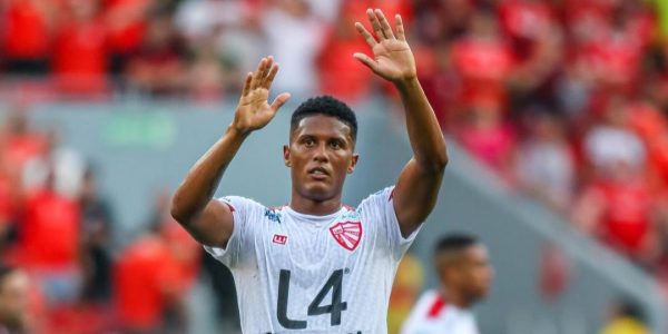 Centroavante Gabriel Morbeck é anunciado pelo Brasil