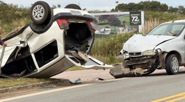Colisão entre dois carros é registrada na ERS-265, em Canguçu
