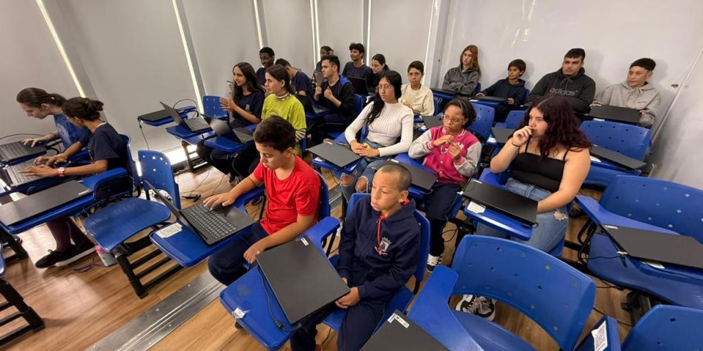 Carreta Digital vai capacitar 1,5 mil alunos da rede municipal de Rio Grande