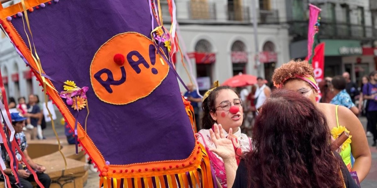 Cortejo apresenta o Ria! Encontro de Palhaçaria Feminina aos pelotenses