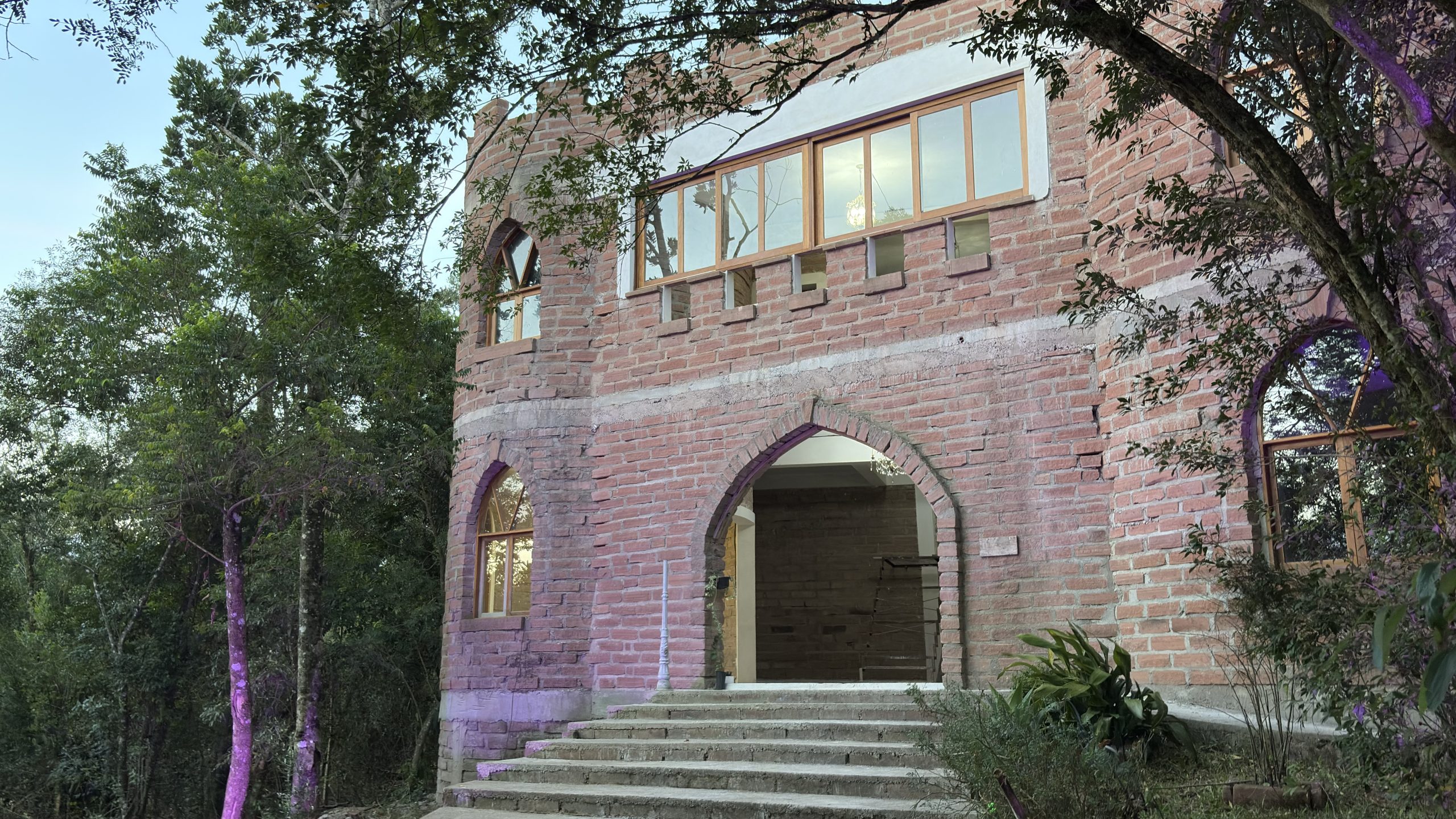 Primeira visita ao Castelo Bonilla marca avanço do turismo em Morro Redondo