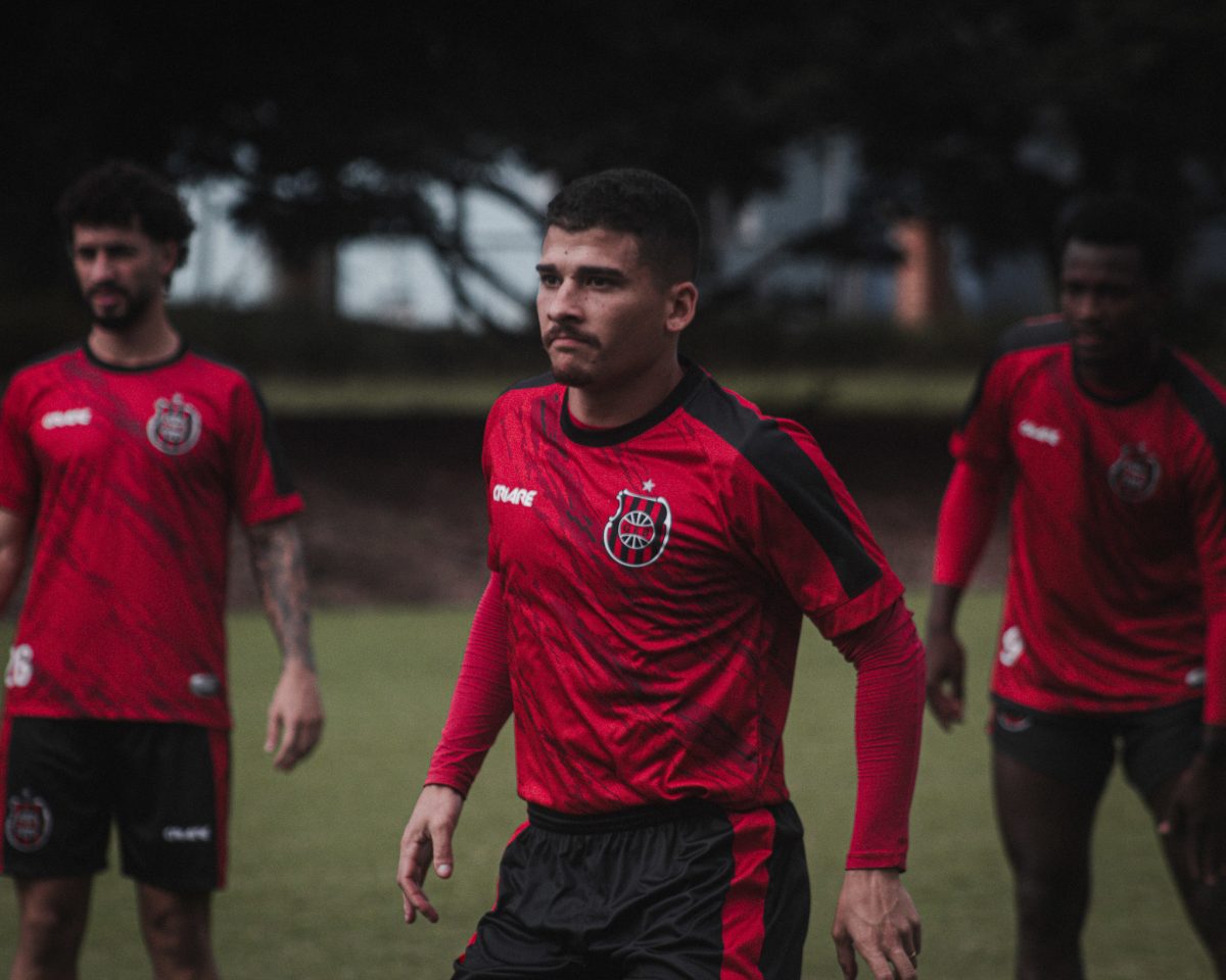 Com lesão no rosto, Alan seguirá como desfalque no Brasil