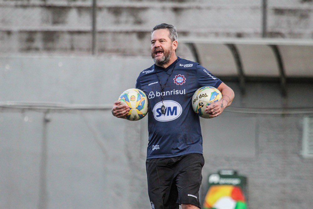 Argel Fucks é o novo técnico do São José