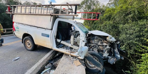 Duas pessoas ficam gravemente feridas em acidente na BR-392