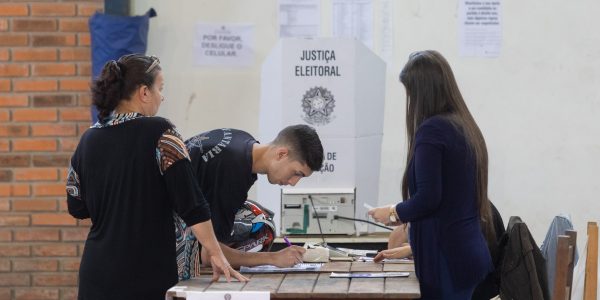 A seis meses das eleições, eleitores seguem indecisos