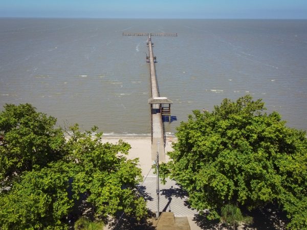 Barco afunda e três pessoas saem ilesas no Laranjal