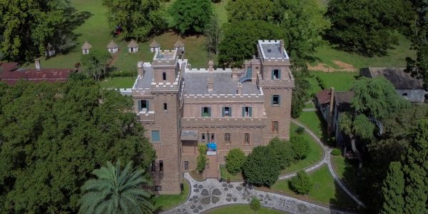 Terraço e andar superior do Castelo de Pedras Altas estão prontos